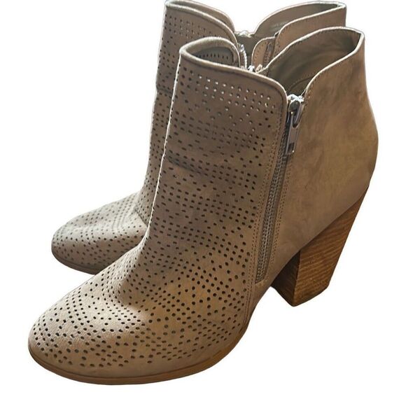 Carlos Santana Hacey Ankle Bootie size 9‎ - Picture 1 of 8